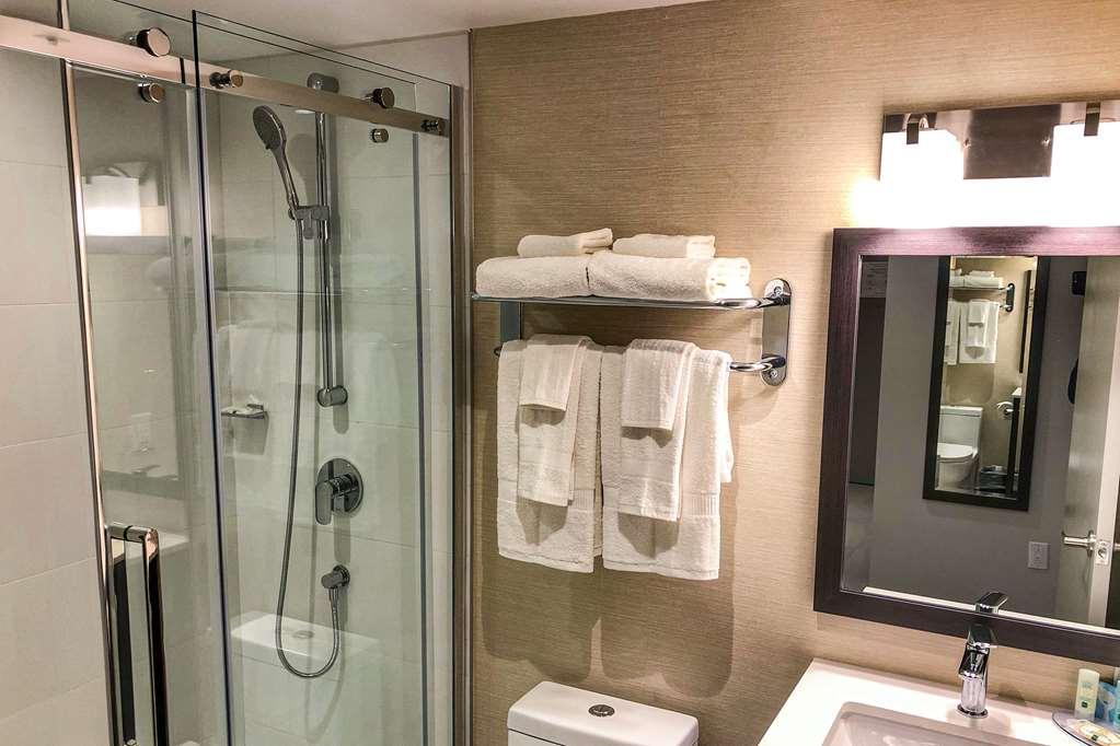 Quality Inn Centre-Ville Montreal Room photo