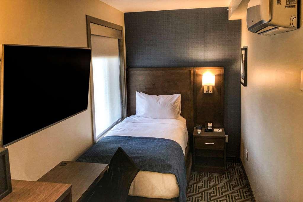 Quality Inn Centre-Ville Montreal Room photo